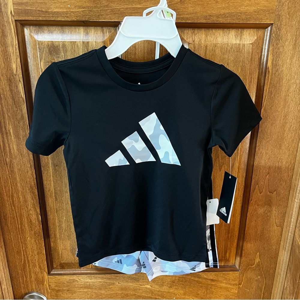 NWT Boys Adidas Shirt and Short Set Size 4